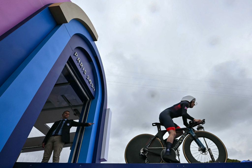 Britain's Anna Henderson prepares to take the start of the women's road cycling individual time trial during the Paris 2024 Olympic Games in Paris, on July 27, 2024. (Photo by Ben STANSALL / AFP)