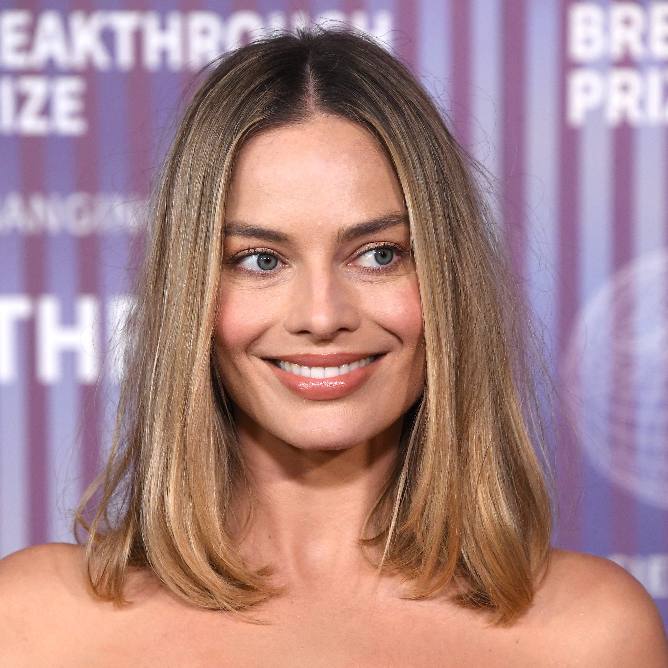 Margot Robbie shows off her teddy bear brunette highlights.