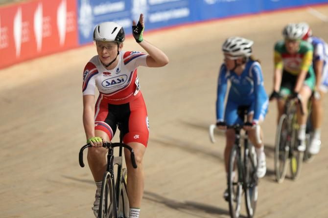 Annette Edmondson (SA) celebrates another green and gold jersey