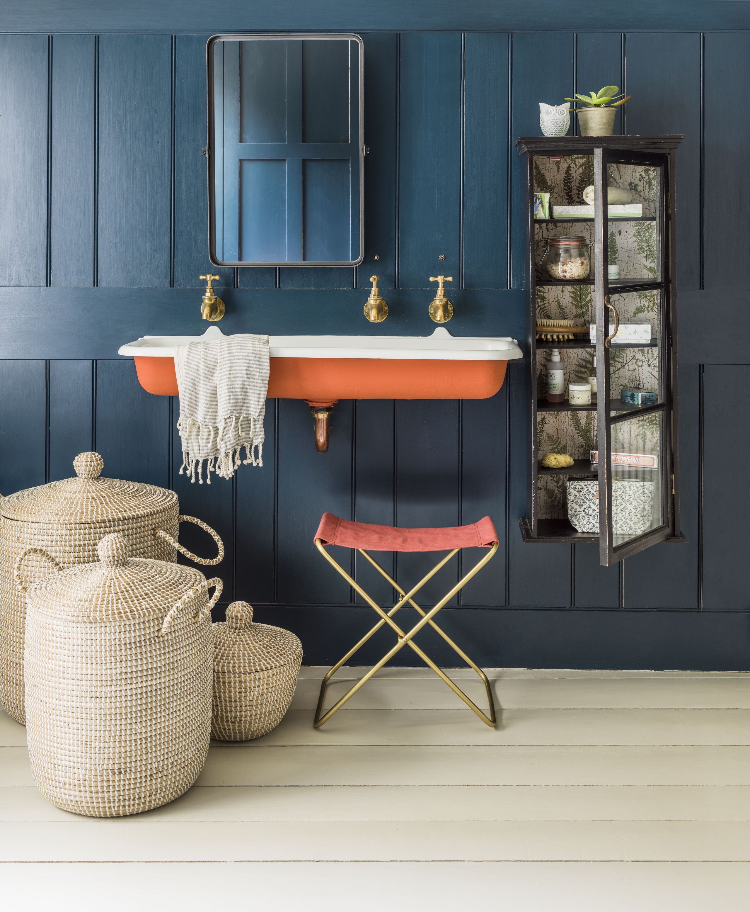 Salle de bain peinte en bleu