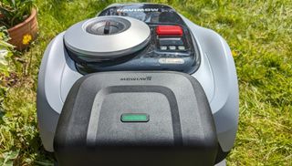 Segway Navimow i105E charging