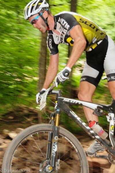Geoff Kabush (Scott 3Rox Racing) started strongly but slipped back a couple positions