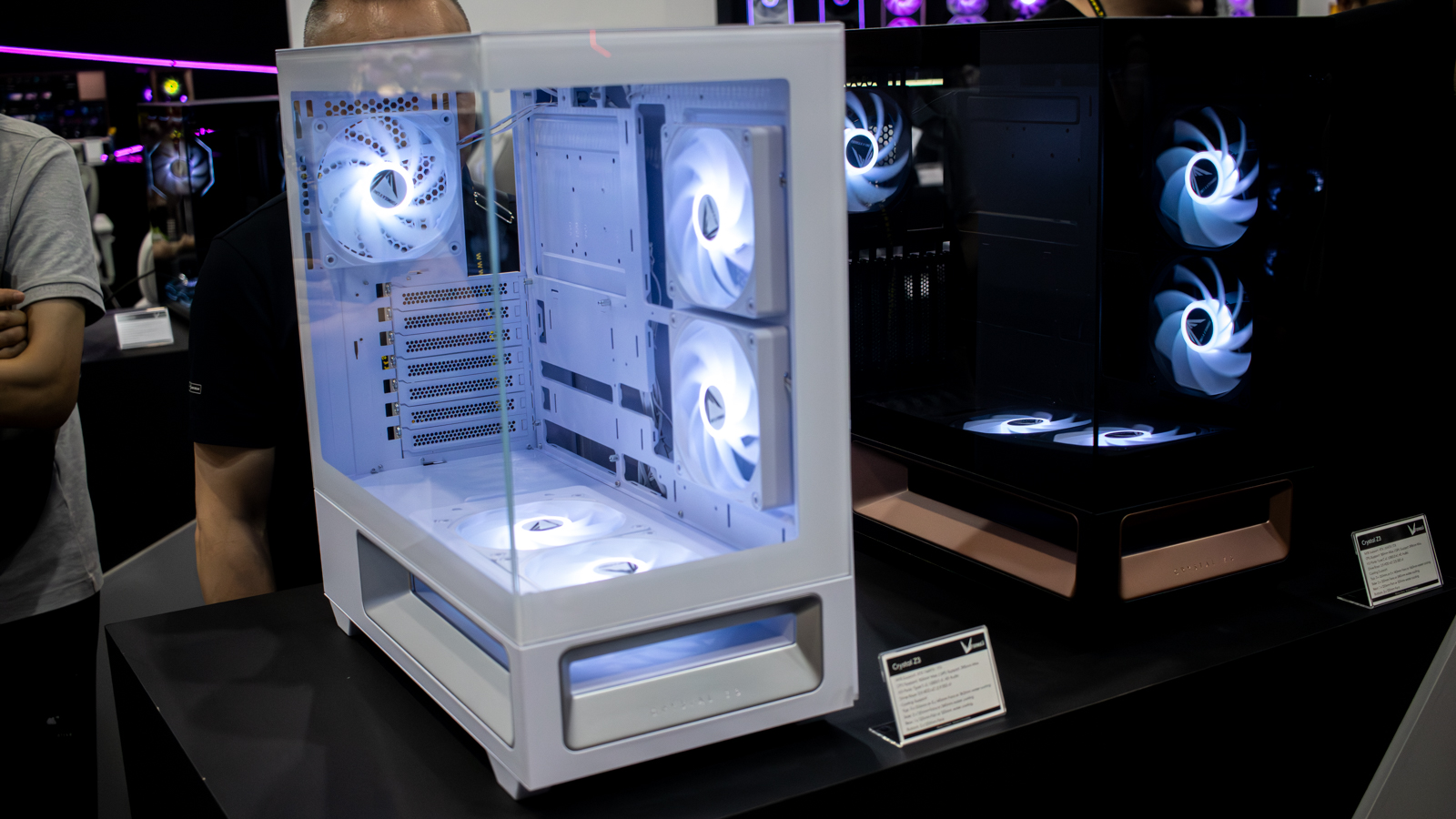 The FormulaV line Crystal Z3 PC case