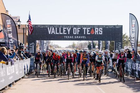 Mass start for Valley of Tears in Turkey, Texas