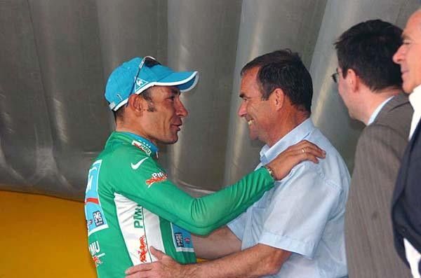 Bernard Hinault congratulates Zabel on the points leaders' podium