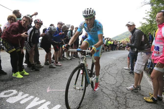 Fabio Aru (Astana) holds his own in the Giro d'Italia mountains