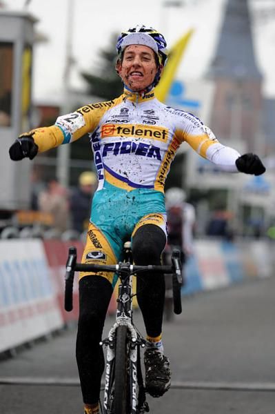 Tom Meeusen (Telenet-Fidea Cycling Team) celebrates his victory in Loenhout.