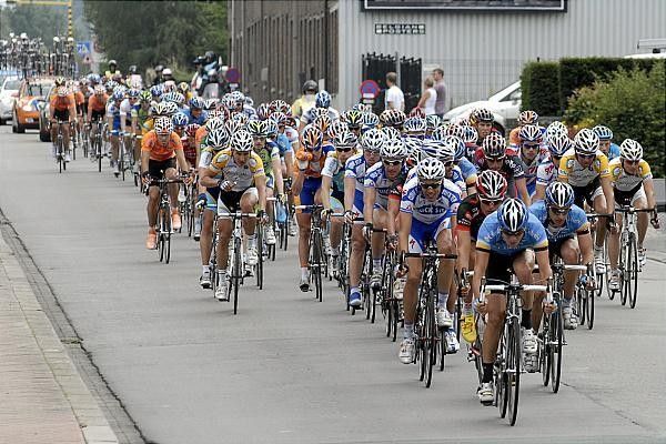 The peloton had the chase under control.