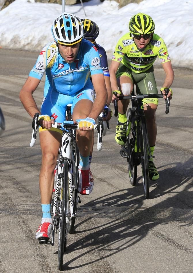 Vincenzo Nibali (Astana) leads Alberto Contador and Santambrogio