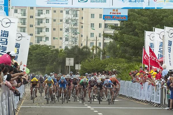 Another bunch sprint to the end of the shortened fourth stage due to heavy floods earlier in the week that destroyed roads on some of the original race route.