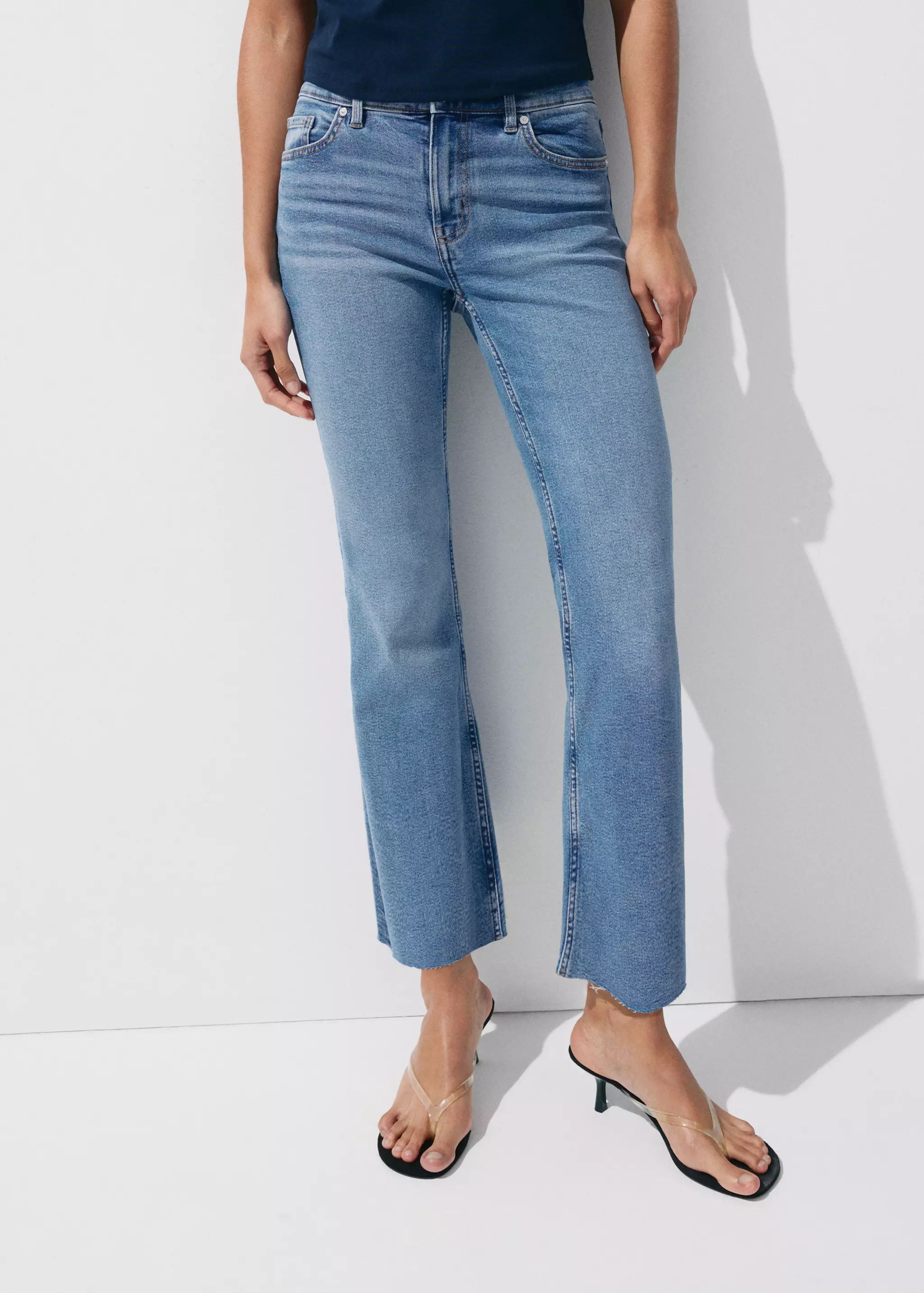 Sienna Flared Cropped Jeans - Women | Mango United Kingdom