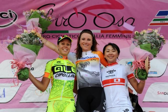 The top three of the Giro Rosa stage 3: Annemiek van Vleuten (center) with Elena Berlato and Mayuko Hagiwara