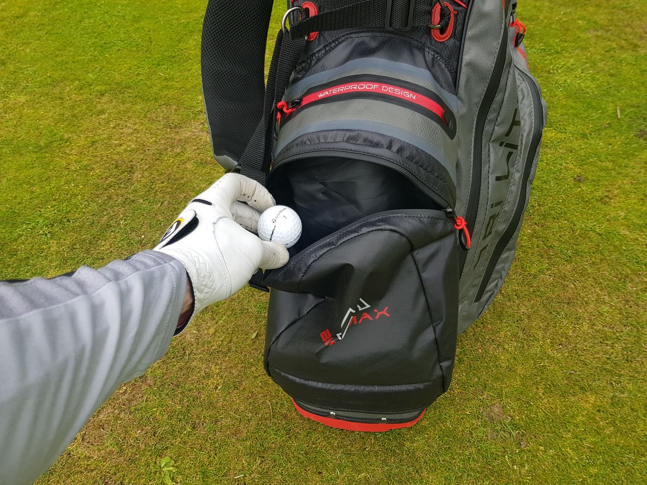 Big Max Dri Lite Hybrid 2 stand bag ball pocket