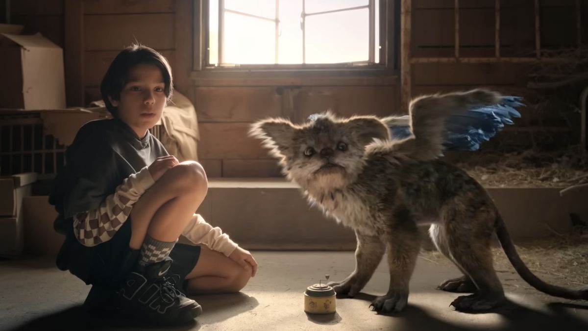 Chupa Cast Who Plays Who In Netflix's New Family Creature Feature