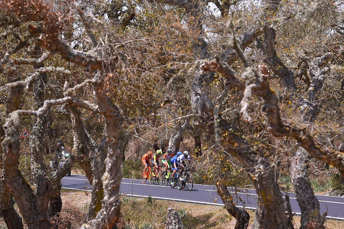 The early break on stage 2 of the Giro d'Italia