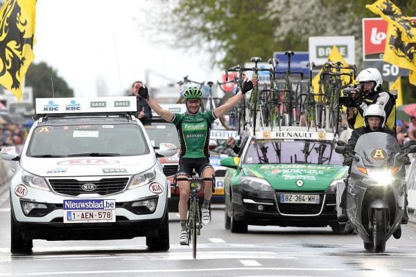 Happy with his solo victory, Thomas Voeckler celebrates in the Fleche Brabanconne