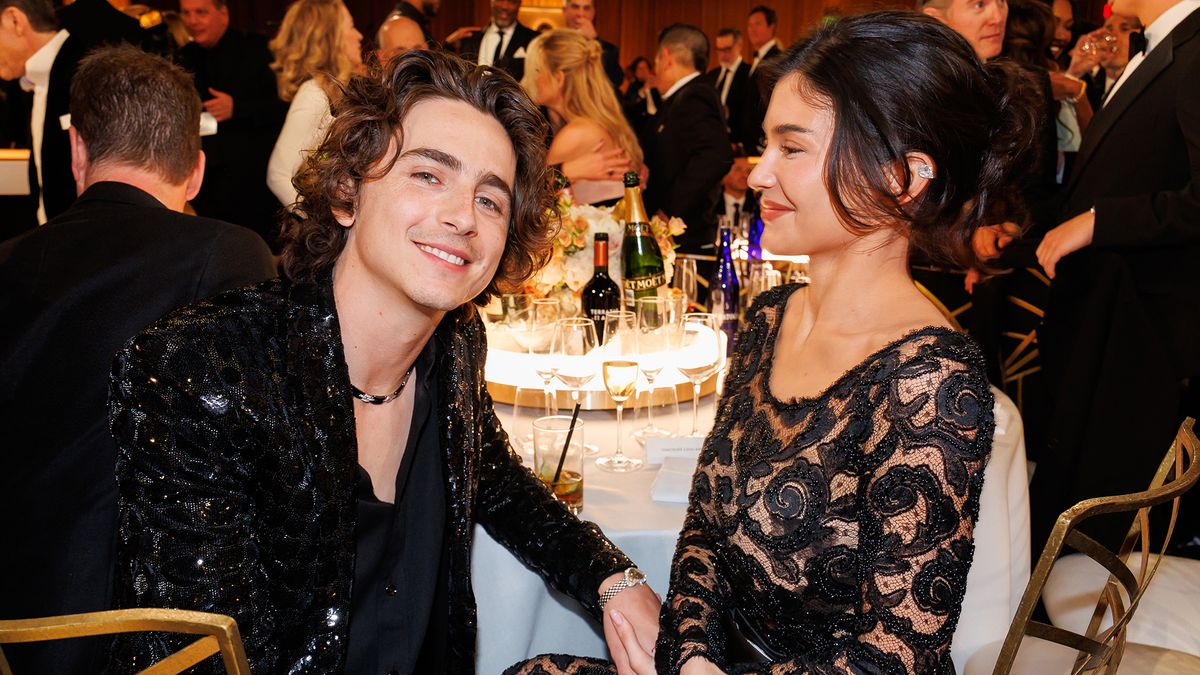 Kylie Jenner et Timothée Chalamet sont "tous deux déterminés à faire en sorte que ça marche" et il fait "partie de la famille maintenant"