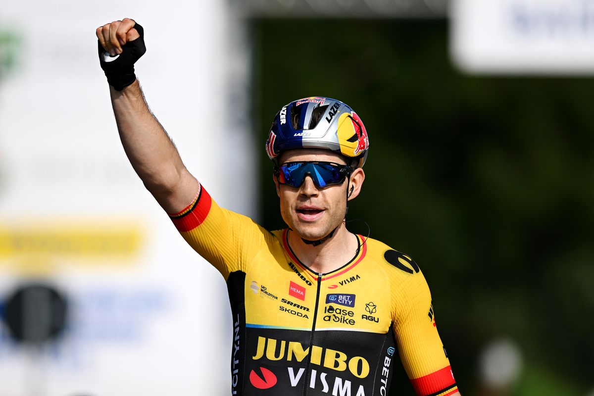 Van Aert easily outsprints Albanese and Bagioli to Coppa Bernocchi victory