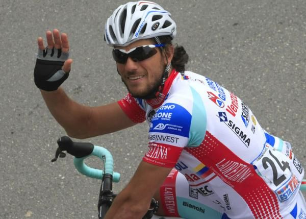 Roberto Ferrari (Androni Giocattoli) waves to the crowd