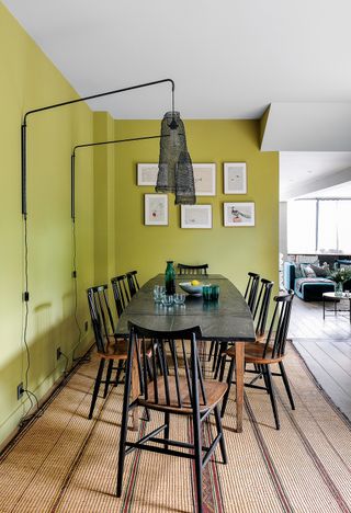 how to decorate large walls in green paint