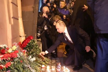 Vladimir Putin lays flowers at a memorial for St. Petersburg metro victims