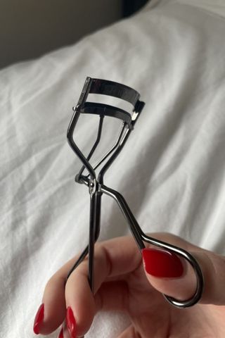 lash lengthening hacks - shiseido lash curlers