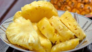 Foods that help hay fever: pineapple