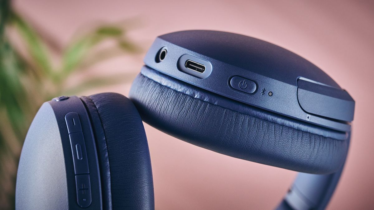 USB-C port on the Sony WH-CH730N