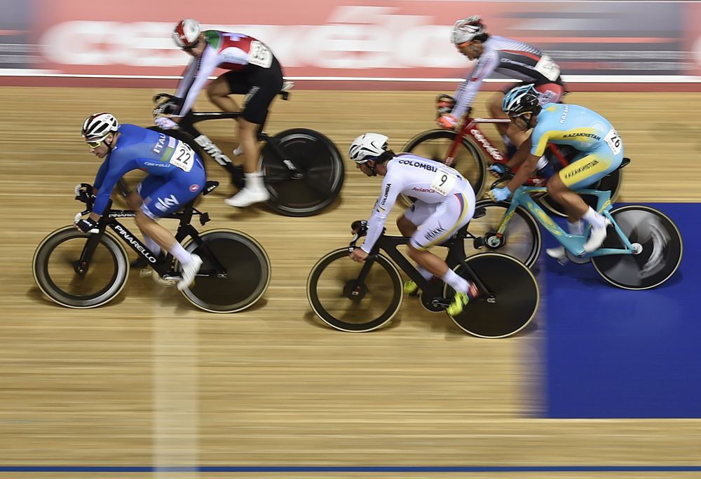 Fernando Gaviria (Colombia) kept Viviani in his sights