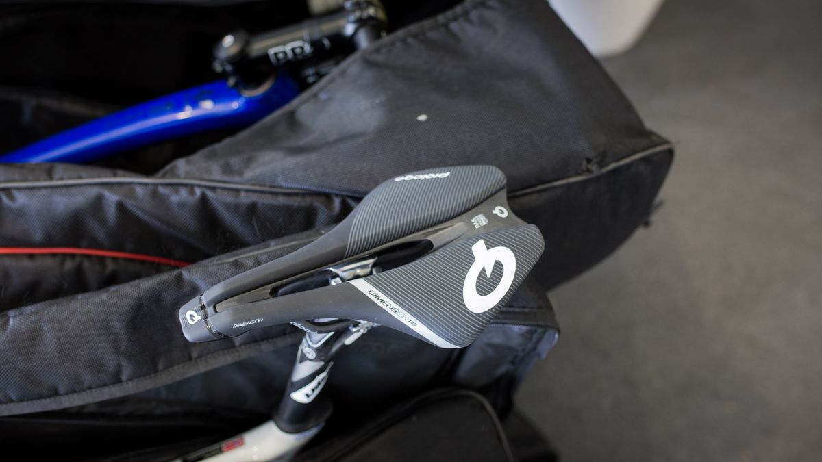 Quite a few brands are jumping on short wide saddle, here's the Prologo Dimension