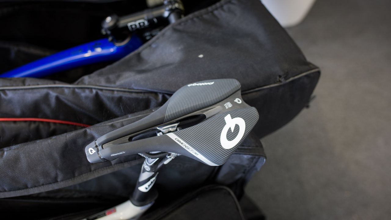 Quite a few brands are jumping on short wide saddle, here's the Prologo Dimension