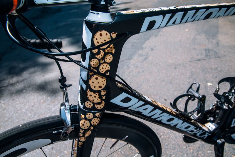 The cookies run down the headtube and onto the forks