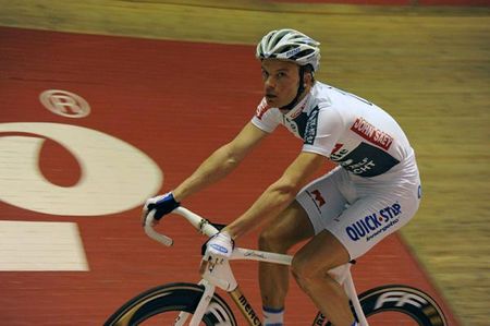 Iljo Keisse looks at the scoreboard midway through the Madison.