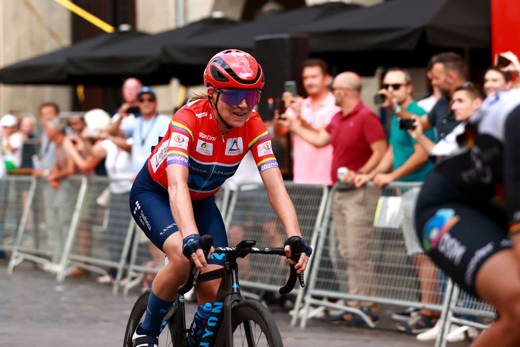 SEGOVIA SPAIN SEPTEMBER 10 Annemiek Van Vleuten of Netherlands and Movistar Team Women Red Leader Jersey crosses the finish line during the 8th Ceratizit Challenge By La Vuelta 2022 Stage 4 a 1604km stage from Palencia to Segovia 1005m CERATIZITChallenge22 UCIWWT on on September 10 2022 in Segovia Spain Photo by Gonzalo Arroyo MorenoGetty Images