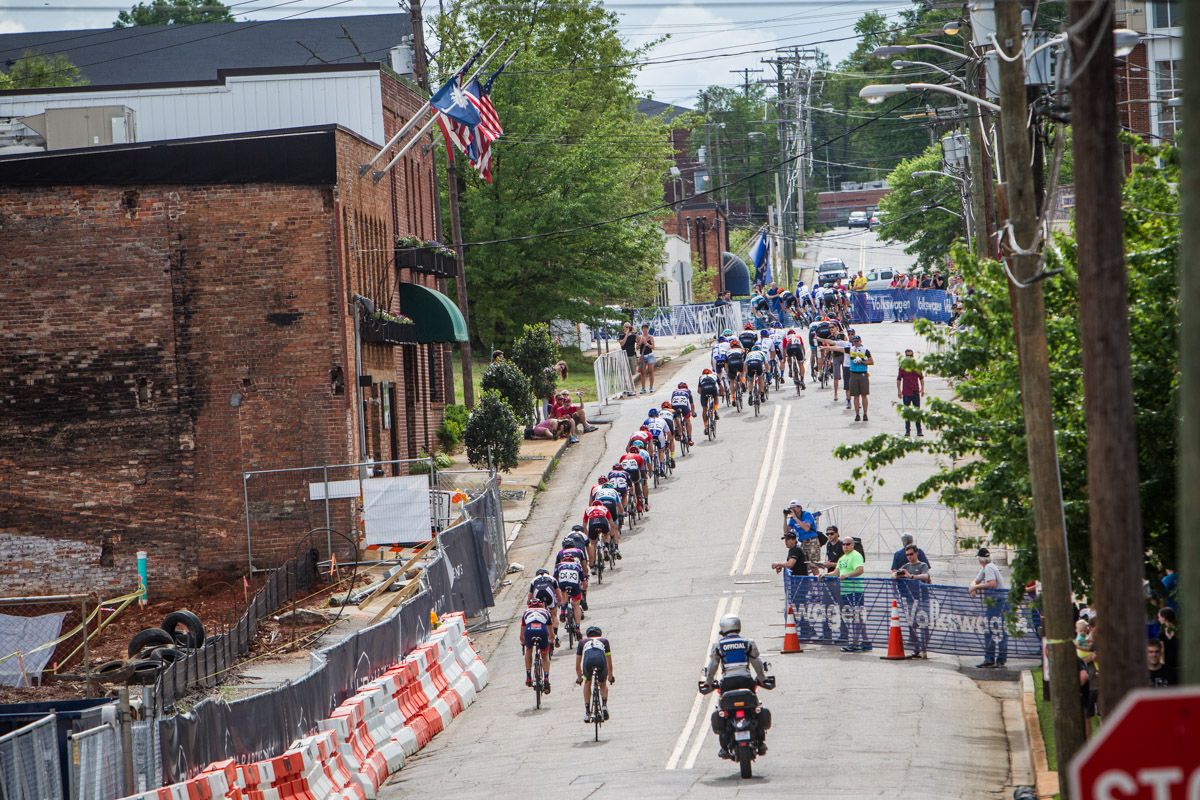 The men get strung out through the feed zone.