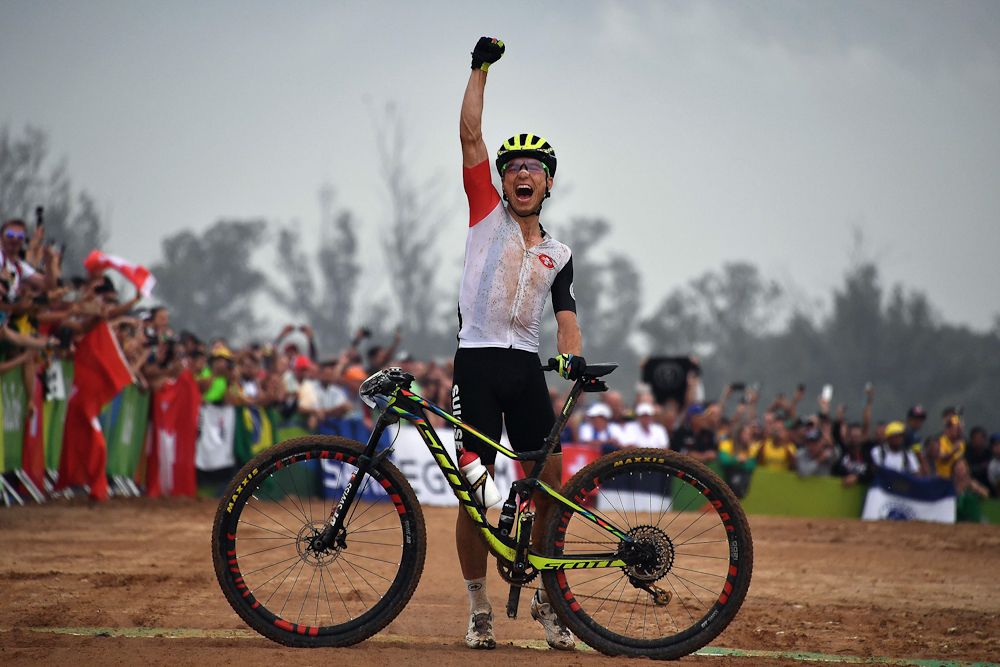 Nino Schurter celebrates his Olympic gold medal