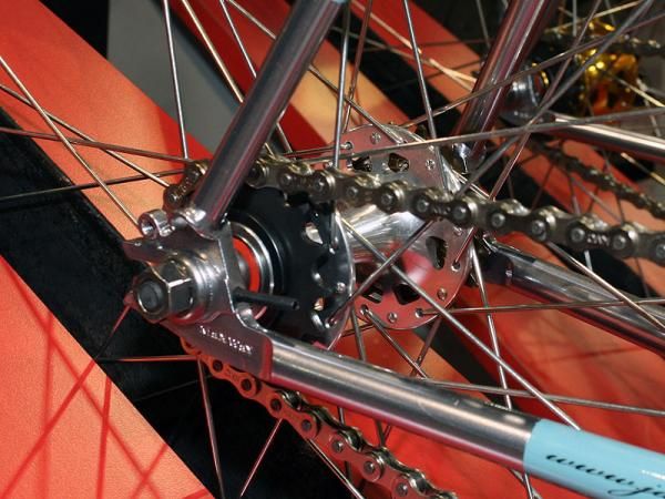 Built-in adjusters on the Sputnik rear dropouts allow for precise wheel placement and chain tension.