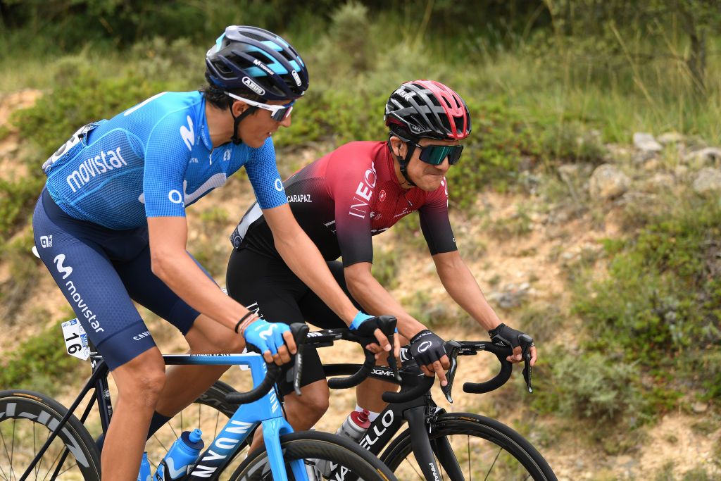 speaks to former Movistar teammate Marc Soler at the Vuelta a Burgos