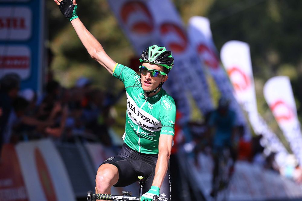 Pello Bilbao takes the stage win.