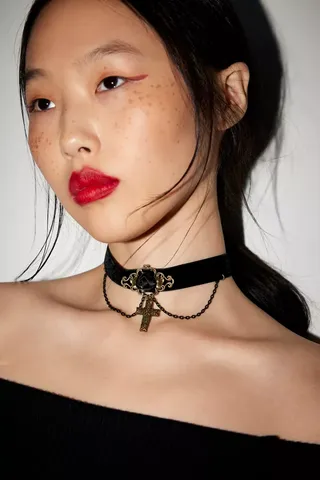 Alice Rosette Cross Choker Necklace