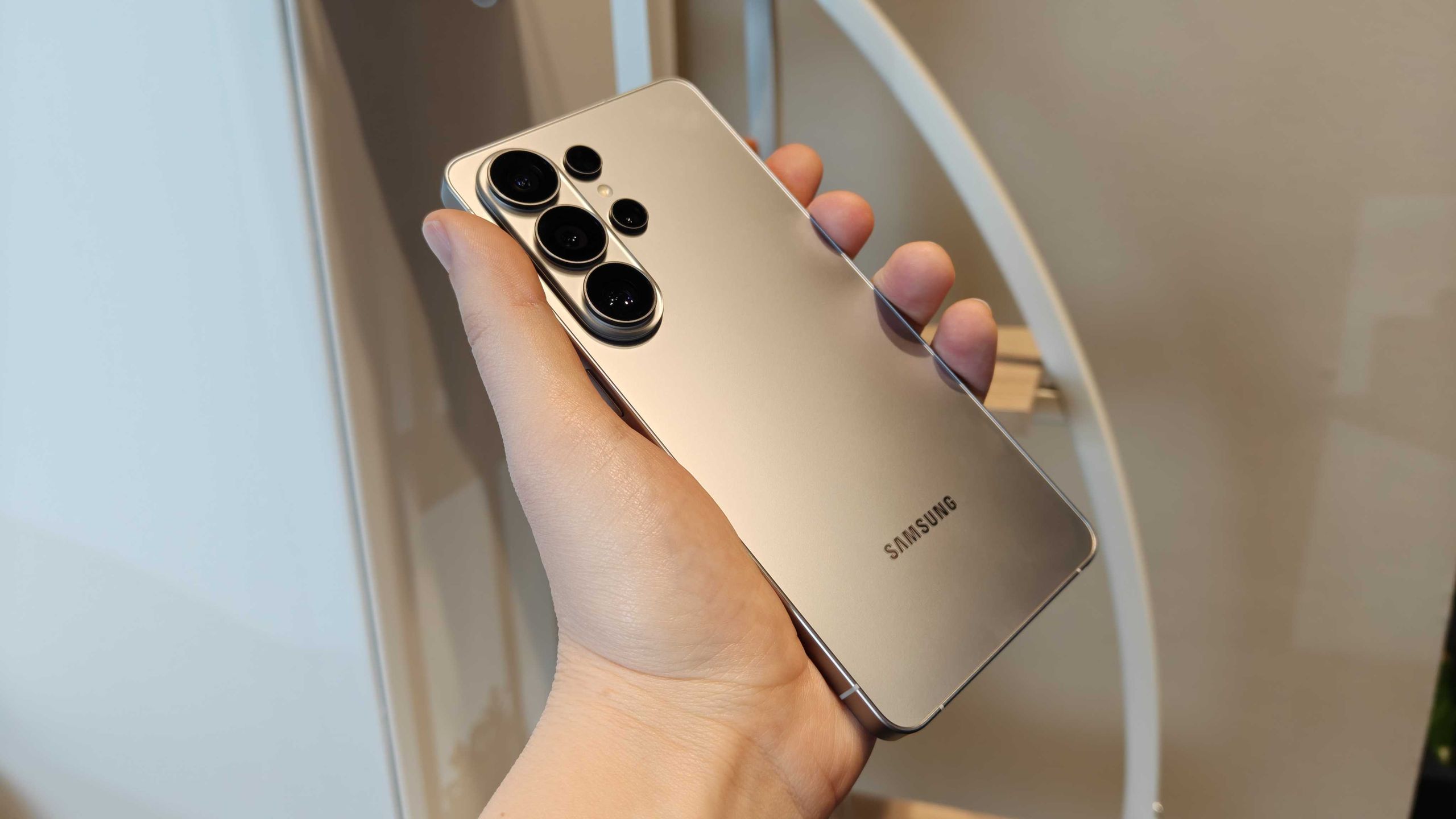 Saya pikir Samsung Galaxy S26 Ultra adalah peningkatan yang membosankan — lalu saya melihat Tampilan Privasi, dan ini adalah peningkatan ponsel terbaik yang pernah saya lihat selama bertahun-tahun.