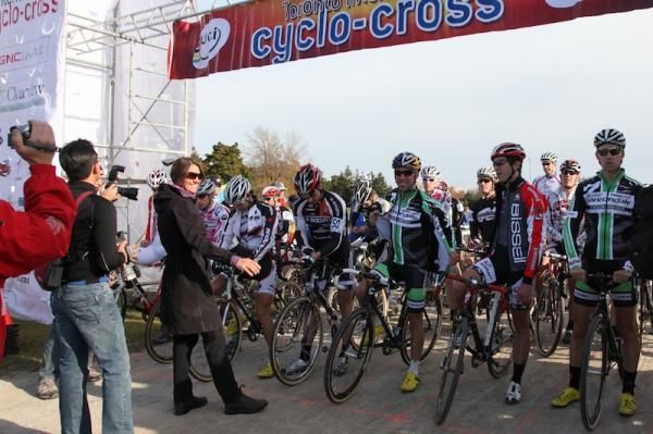 The media was feeding on the elite race energy at the start line