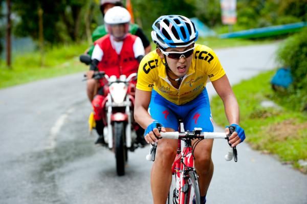 Ito Masakazu (Aisan Racing Team) drops from the main group