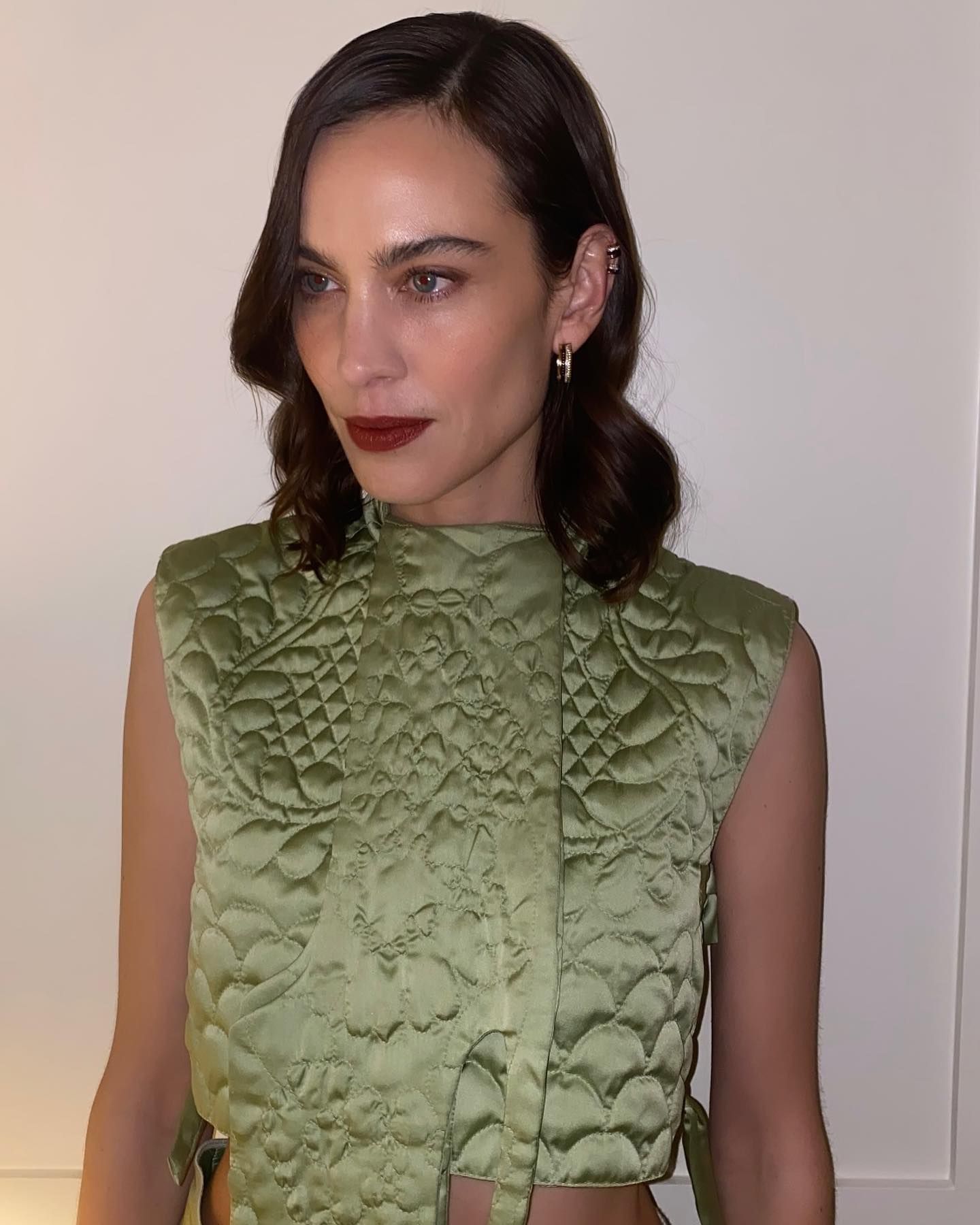 side parted bob alexa chung