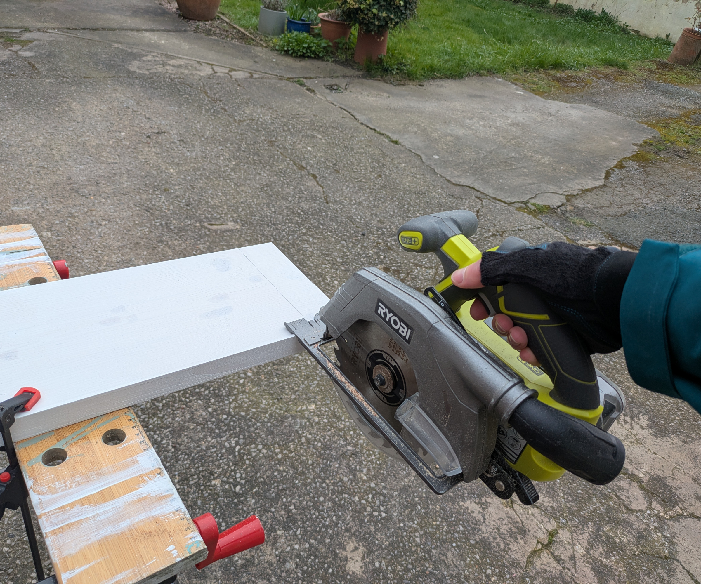 Cutting a shelf board using a circular saw