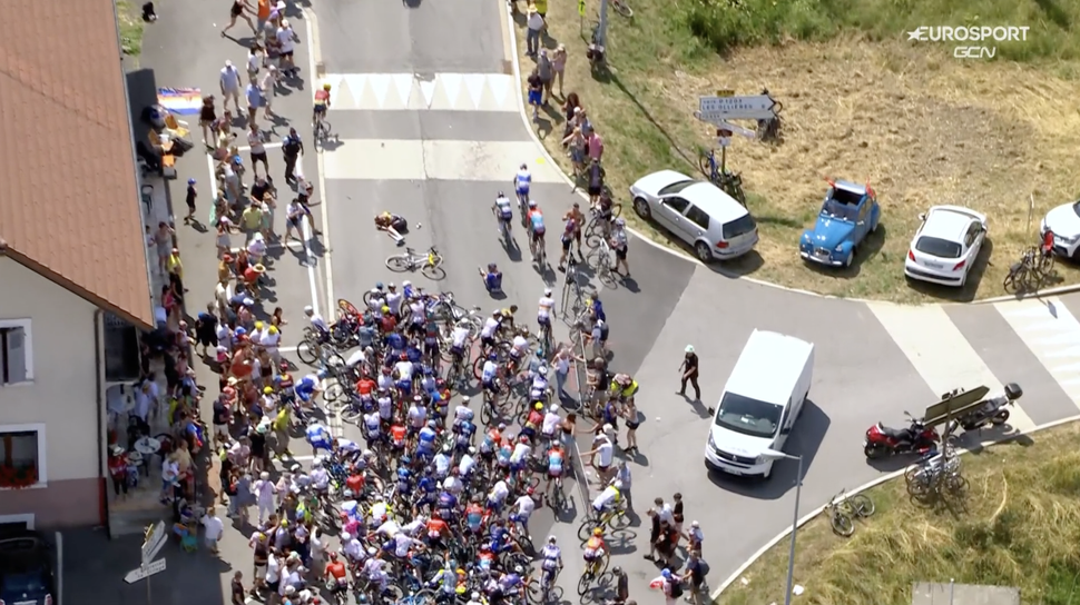 Spectator causes multi-rider crash on Tour de France stage 15 | Cyclingnews