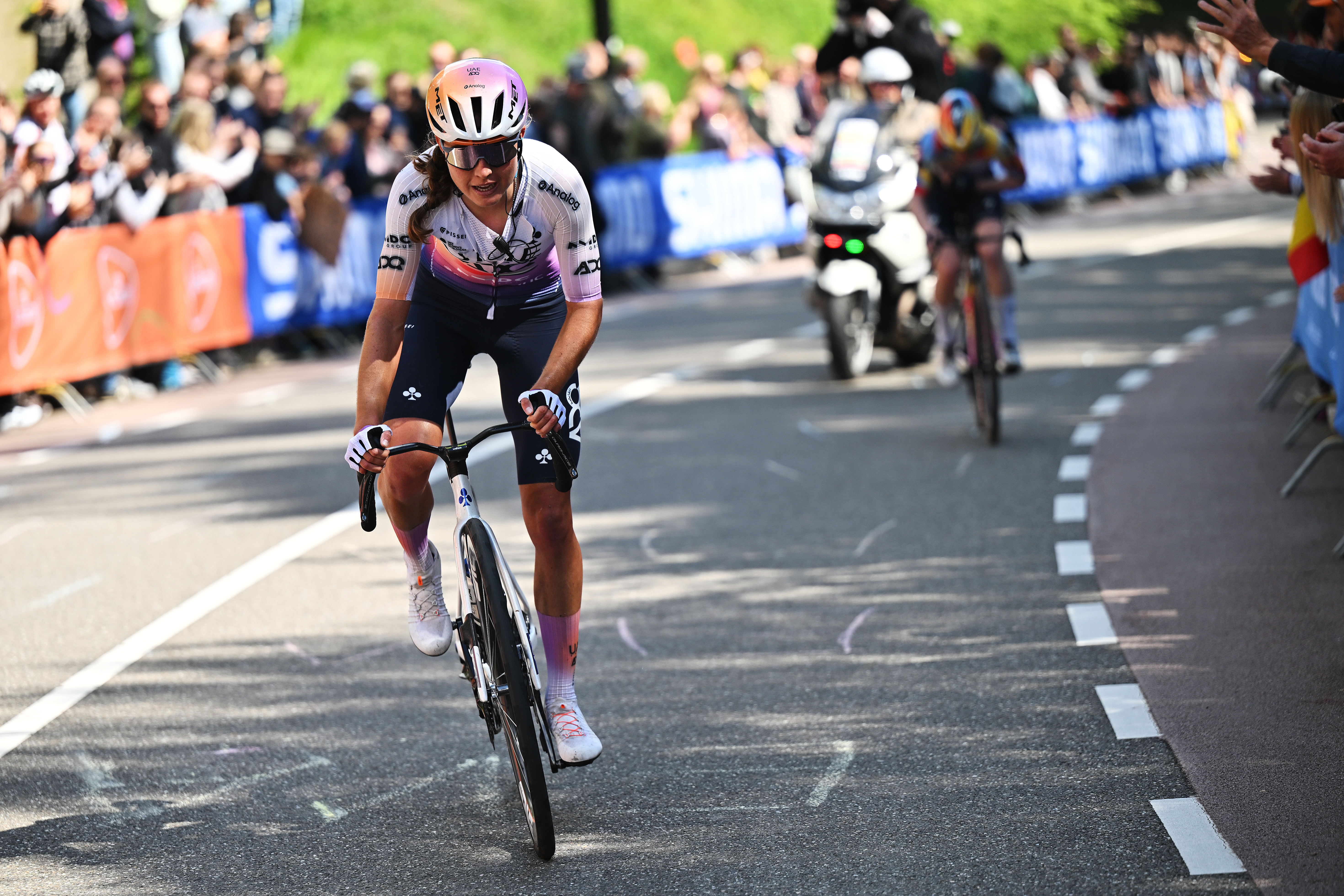 Paula Blasi accelerates at Amstel Gold Race 2026