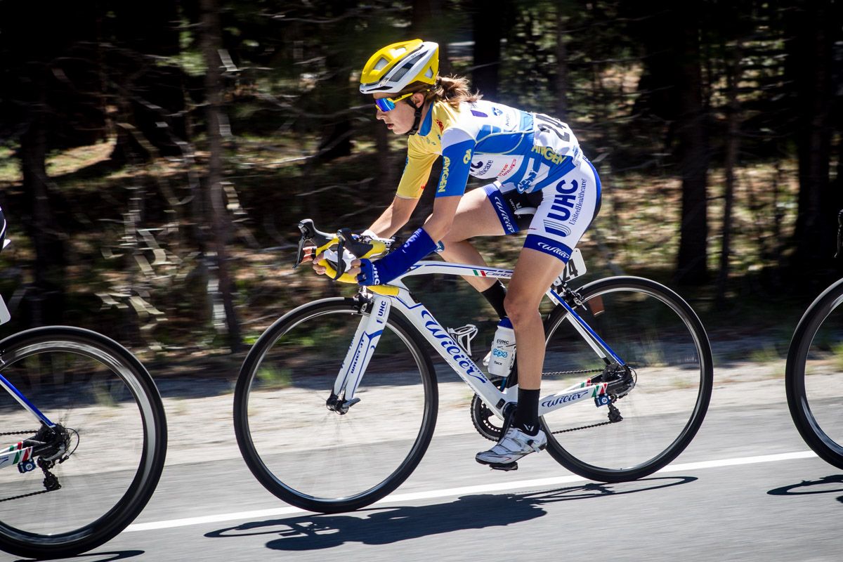 Katie Hall (UnitedHealthcare) riding in yellow.