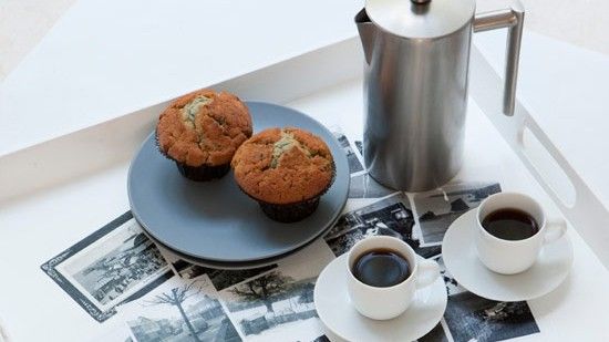 white tray with coffee cups and cupcakes