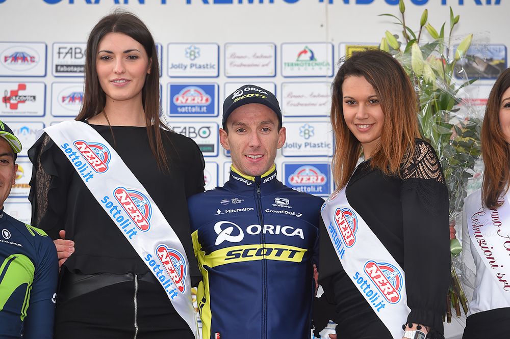 Adam yates on the GP Industria &amp; Artigianato podium